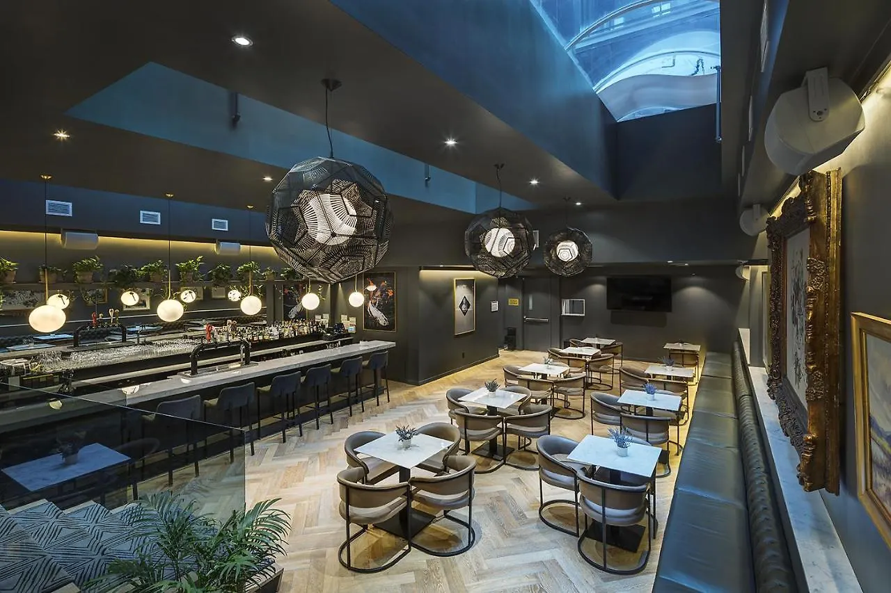 Hotel St-Thomas Montreal